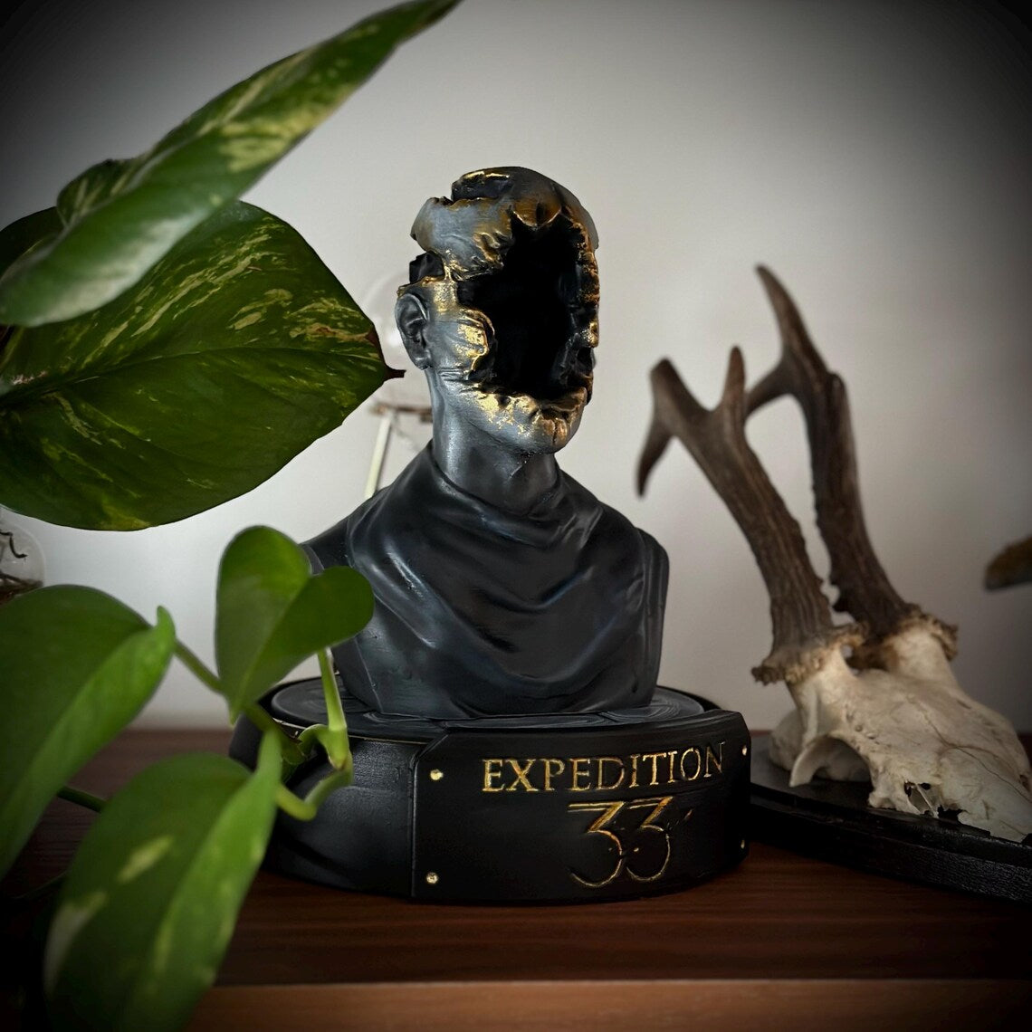 Statue Collector Curator - Clair Obscur: Expedition 33