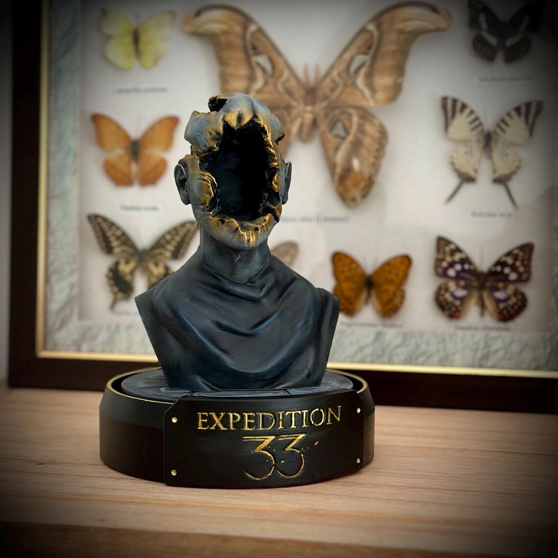 Statue Collector Curator - Clair Obscur: Expedition 33