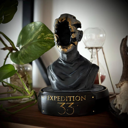 Estátua Colecionador Curador - Clair Obscur: Expedition 33