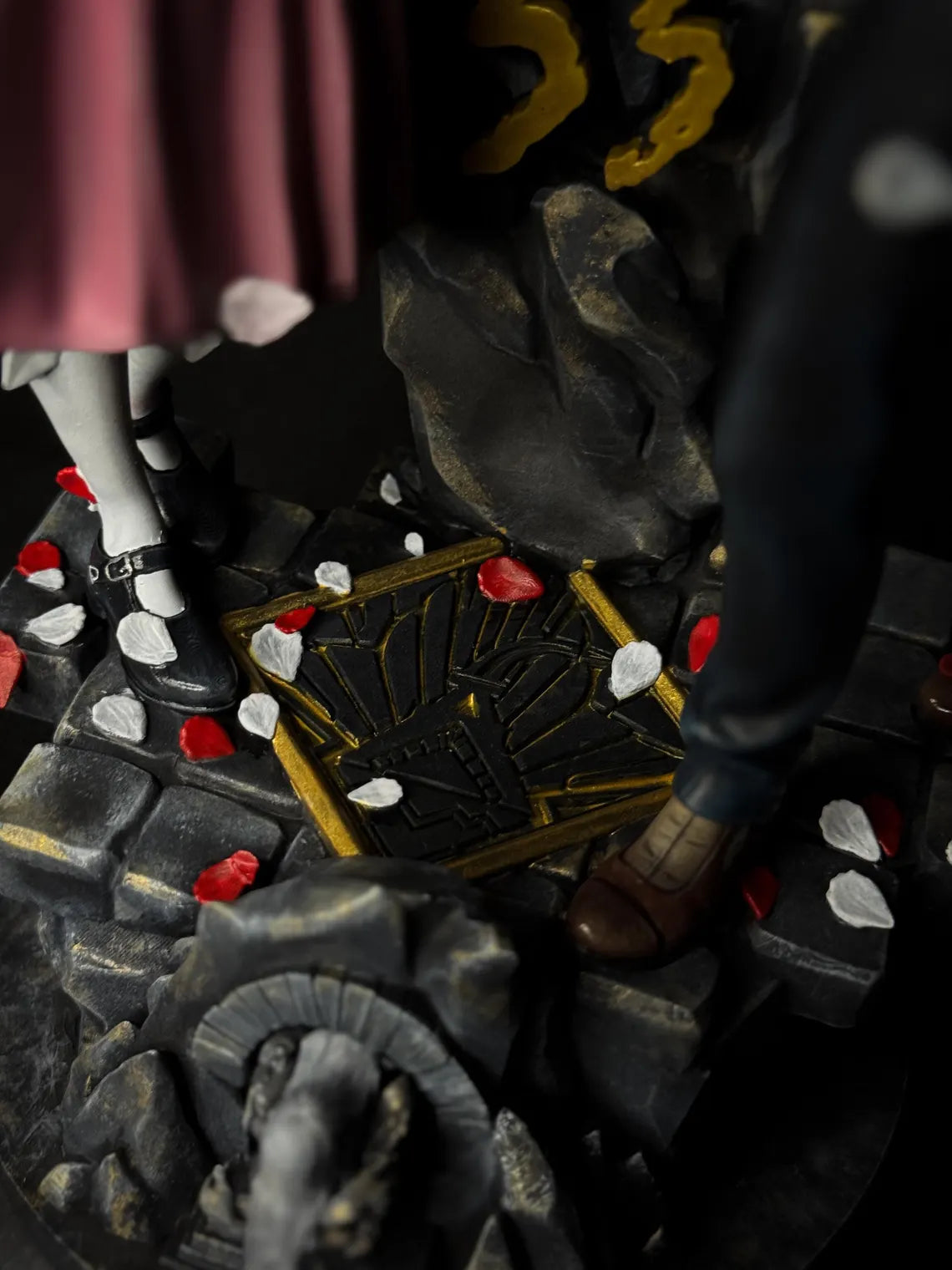 Collector's Statue - Gustave &amp; Sophie - Clair Obscur: Expedition 33